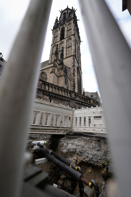 Foto von Fernwärmebaustelle an der der Salvatorkirche.